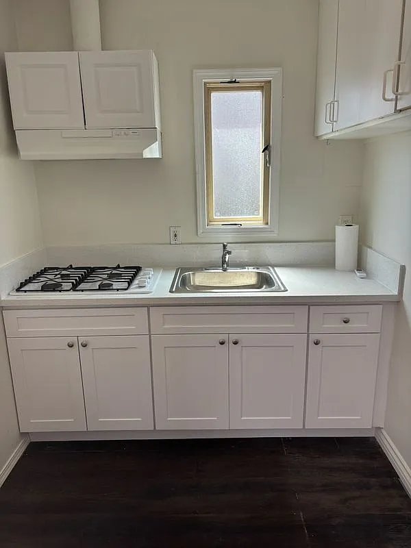 2 bed, 1.0 bath, 400 sqft, $1,950 — Photo 2