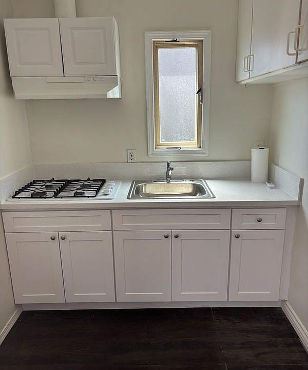 2nd image of 439 W Walnut Ave