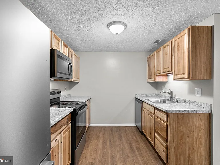 3925 Greencastle Rd #103 — Photo 9