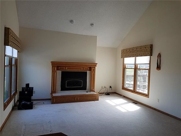 5th image of 317 SE Williamsburg Dr