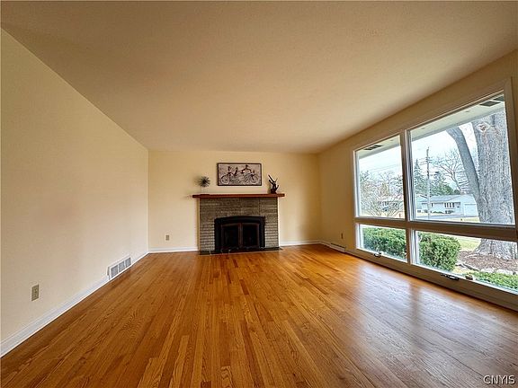 5th image of 125 Clearview Rd