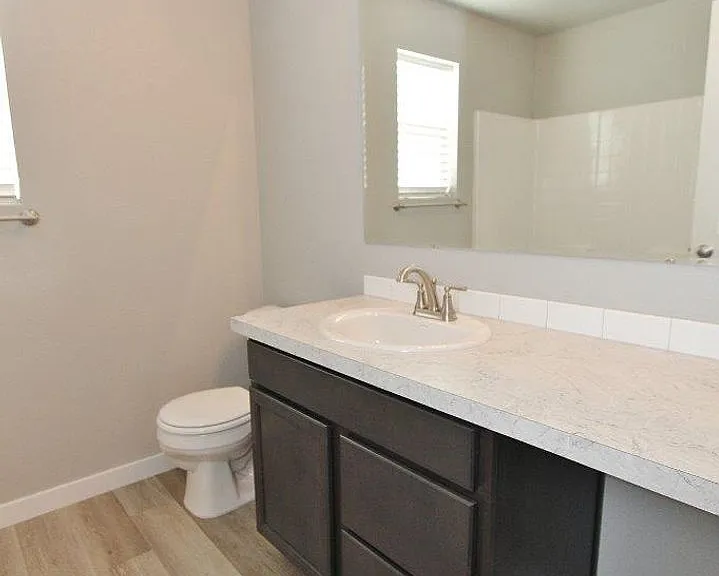 2130 N Morello Ave — Photo 20