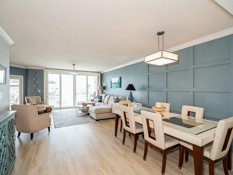 Open floor plan: Kitchen, Living Room and Dining Room