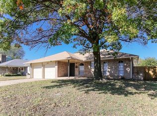 1041 SW 2nd St, Moore, OK 73160