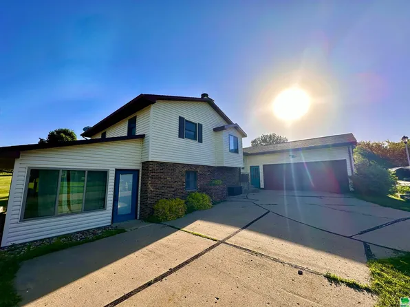 715 Carol Dr, Moville, IA 51039