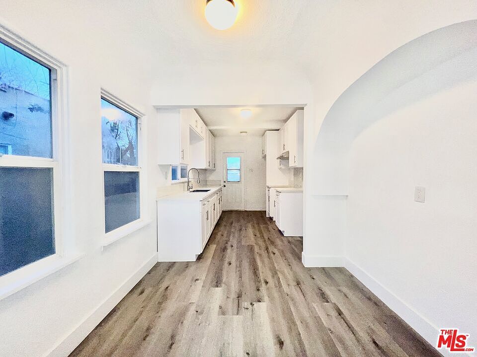 2nd image of 5590 Lemon Ave