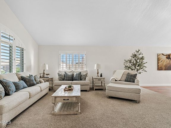 4th image of 4402 E BARWICK Drive
