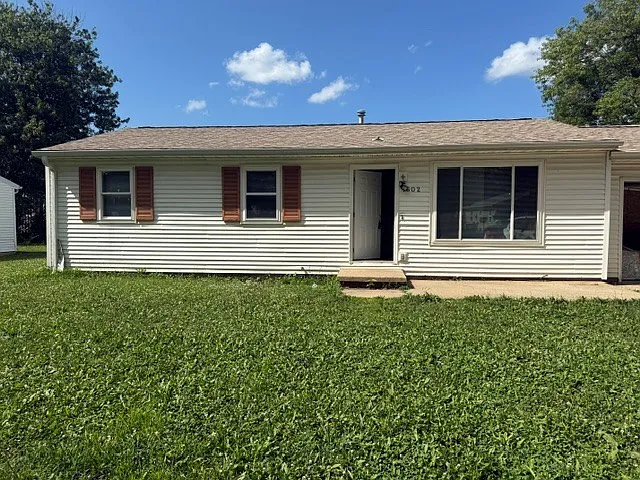 1602 Kings Way — Photo 1