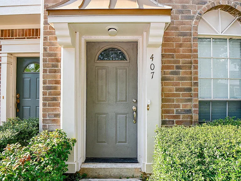 2930 Grants Lake Blvd #407 — Photo 2