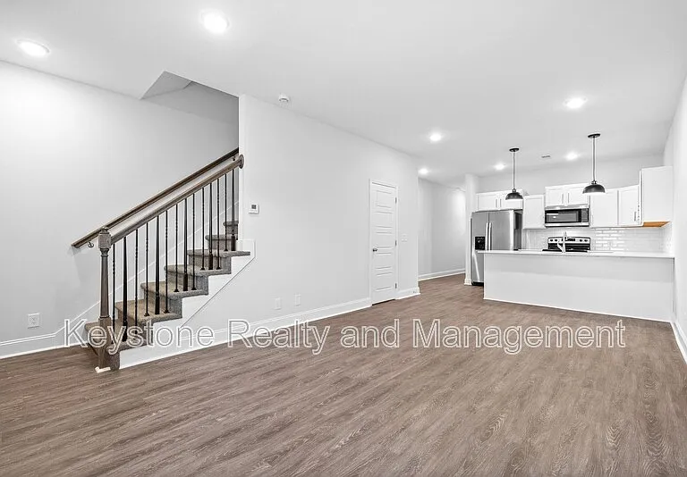 760 Tracy Ln #B102 — Photo 8