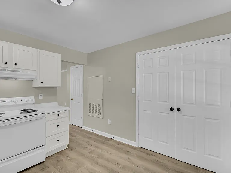 100 Woodstone Dr #7 — Photo 21