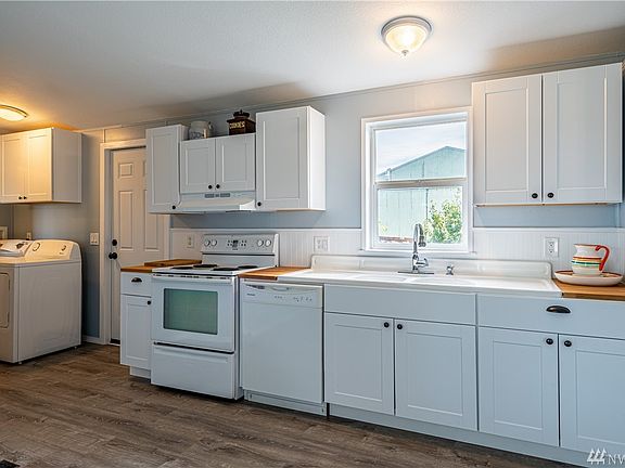 5th image of 884 Orchard Dr SW