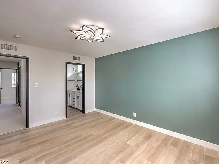 4572 Wisconsin Ave — Photo 11