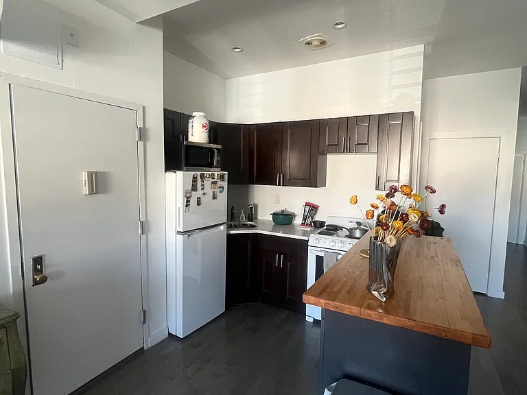42-28 Bell Blvd #2R — Photo 2