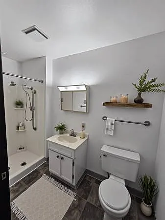 306 E South St — Photo 5