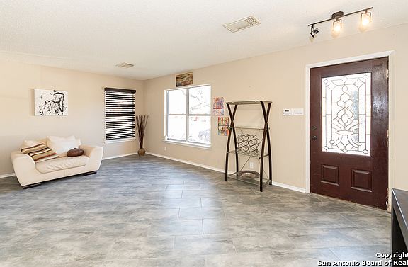 3rd image of 3906 Knollwood