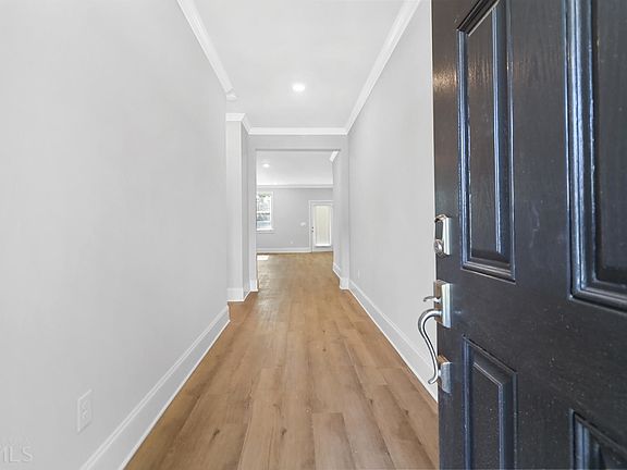 4th image of 520 Cunninghame Ct