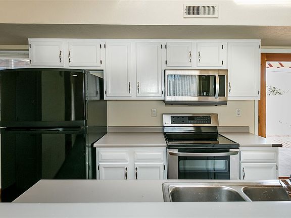 2nd image of 905 Placita Chaco