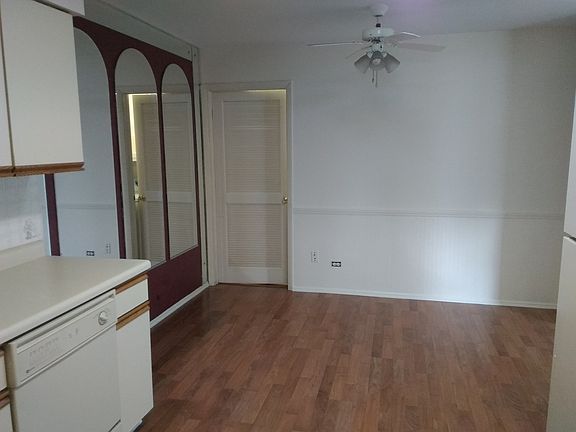 4th image of 120 Golden Dr