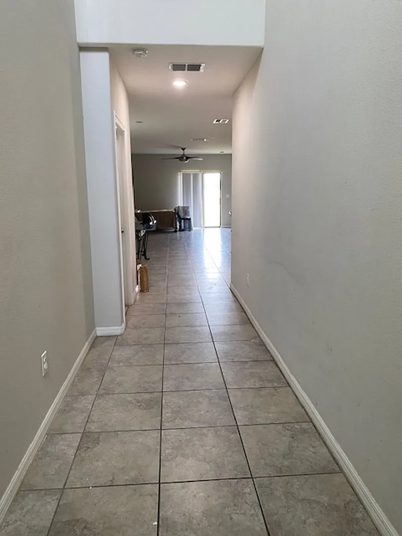 Beautiful large home — Photo 2