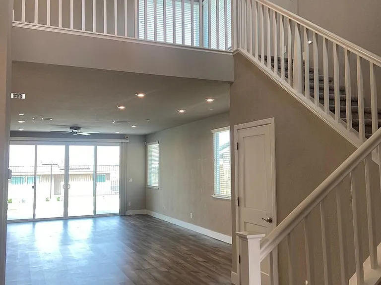 1466 Seneca Cir — Photo 8