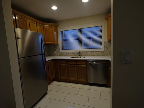 2nd image of 3268 Lucerne St #1