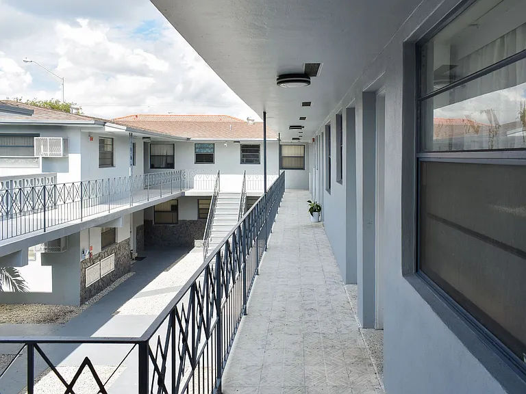 Danielle Apartments — Photo 12