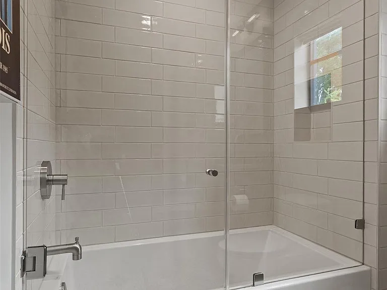 1175 San Bernard St — Photo 34