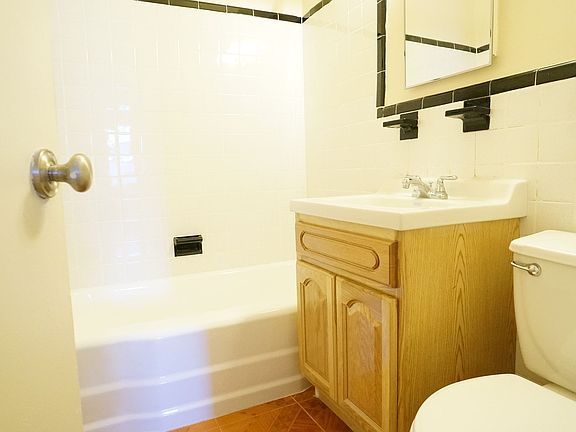 4th image of 2015 Bruckner Blvd APT 10B