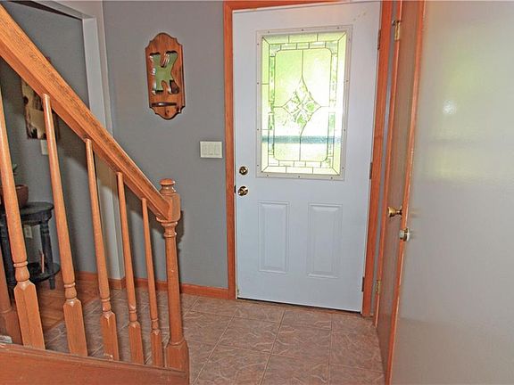 3rd image of 9 Slate Dr