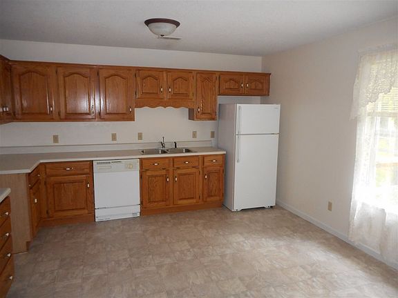 3rd image of 106 S Green St