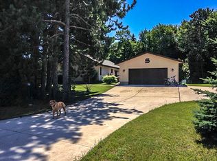 7373 Riverview Dr, Manistique, MI 49854