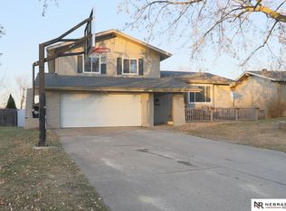 10312 P St, Omaha, NE 68127