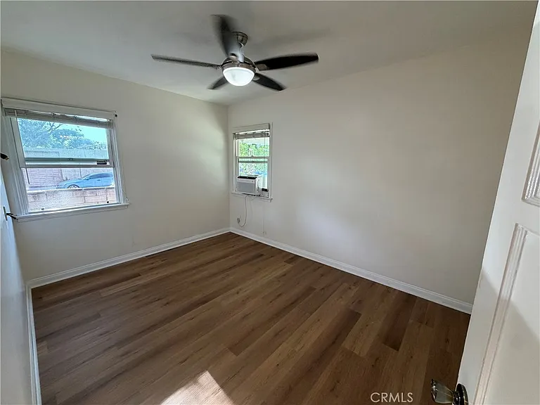 3017 W Victory Blvd — Photo 13
