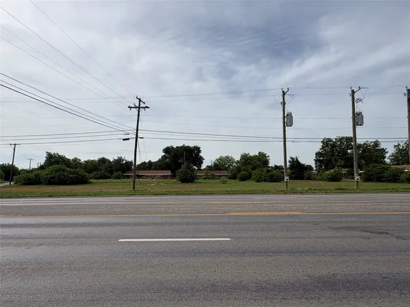910 W Commerce St, Brownwood, TX 76801