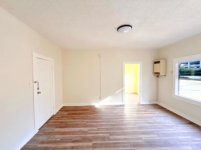 1614 N. Kenmore Avenue — Photo 19