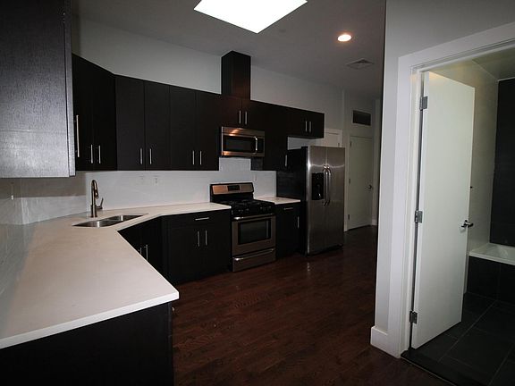 4th image of 83 Beaver St APT 3C