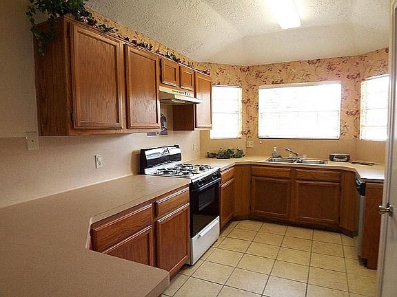  Kitchen has breakfast bar and area for dining table.
