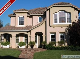 1055 Inverlochy Dr, Fallbrook, CA 92028