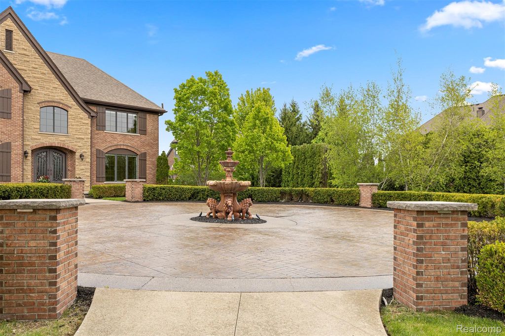 48892 Barola Ct, Northville, MI - More