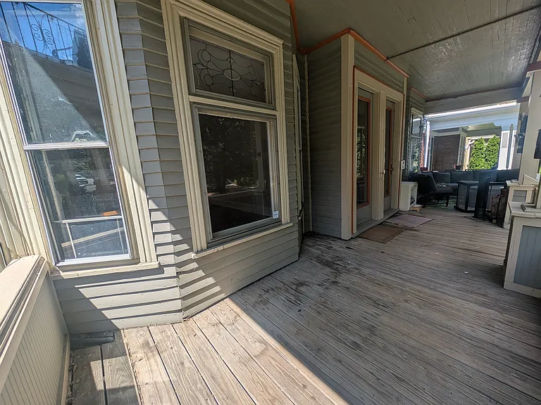 20-22 Granger — Photo 10
