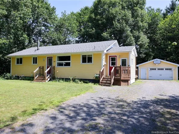 43 Broadview Ave, Fredericton, NB E3A 1K6
