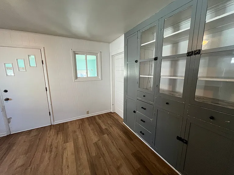 107 Logan St — Photo 2