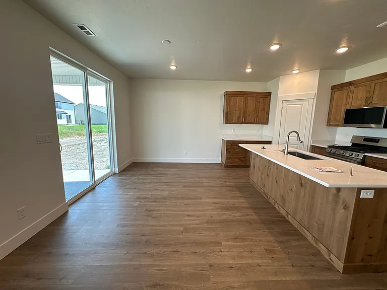 604 S 2355 W — Photo 19