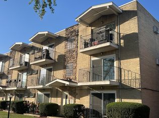 1250 E Washington St APT 8, Des Plaines, IL 60016