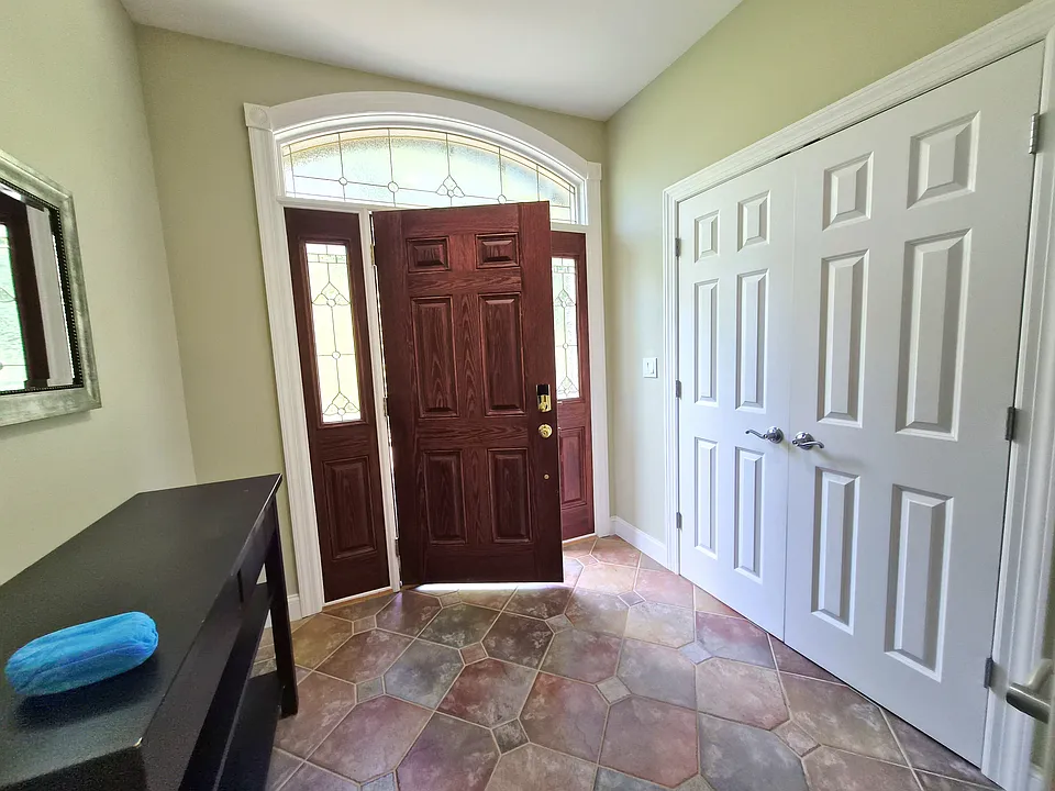 2 Candlewood Dr #2