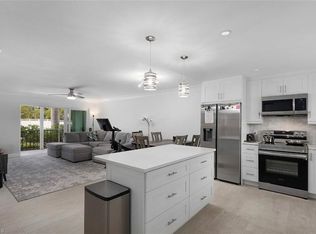 5 High Point Cir W APT 112, Naples, FL 34103