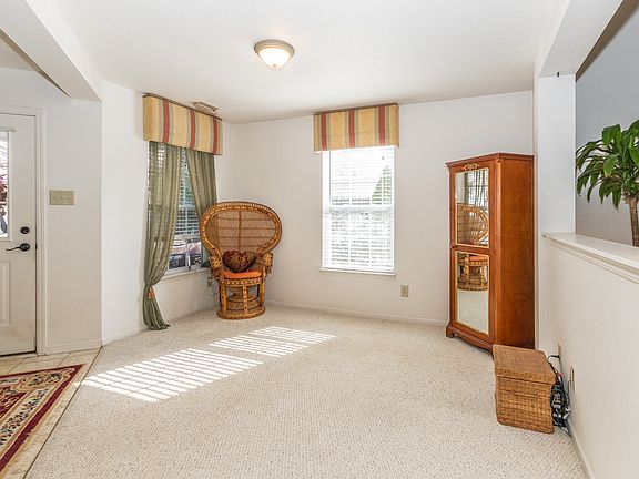 4th image of 1335 Jasmine Dr
