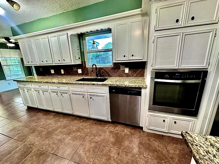 17502 Cassina Dr — Photo 16