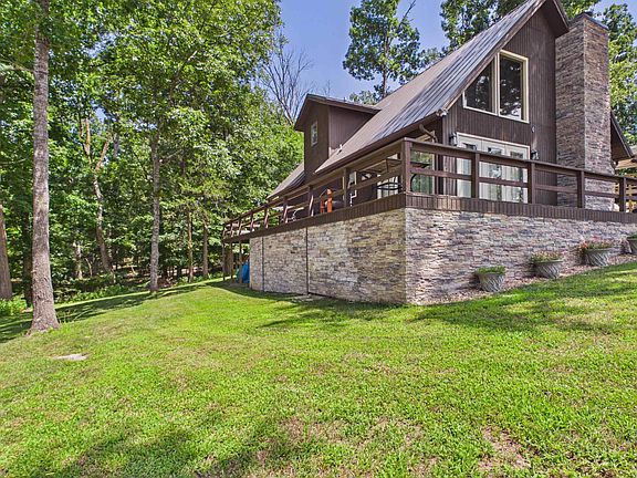 3rd image of 673 Bluff Dr